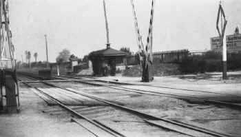 53a. Cabin-SR-Spfd Blvd Xing W of Laurelton (View E) - 1923 (Osborne-Keller).jpg (84966 bytes)